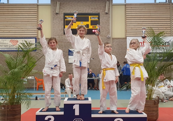 Delaja-1e-Isabella-2e