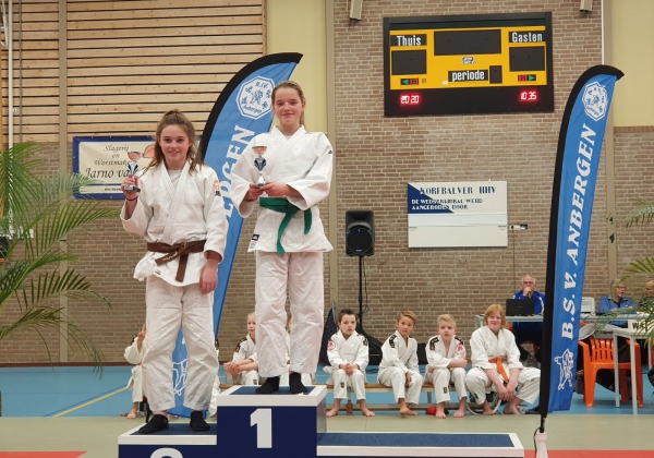 Lieke-1e-Anouk2e